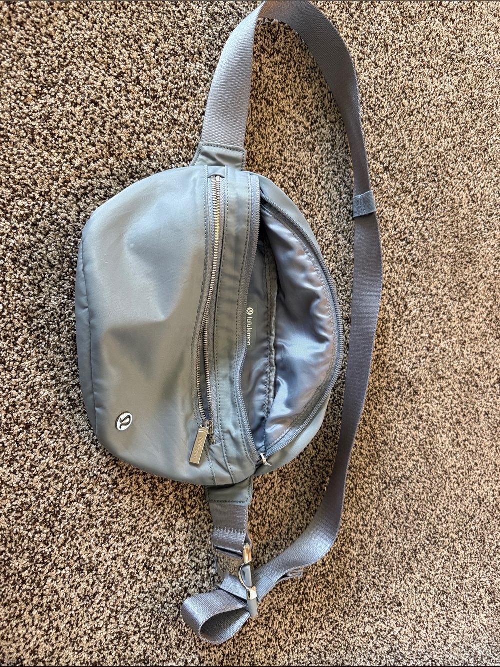 lululemon athletica Gray Men's Sling Belt Bag